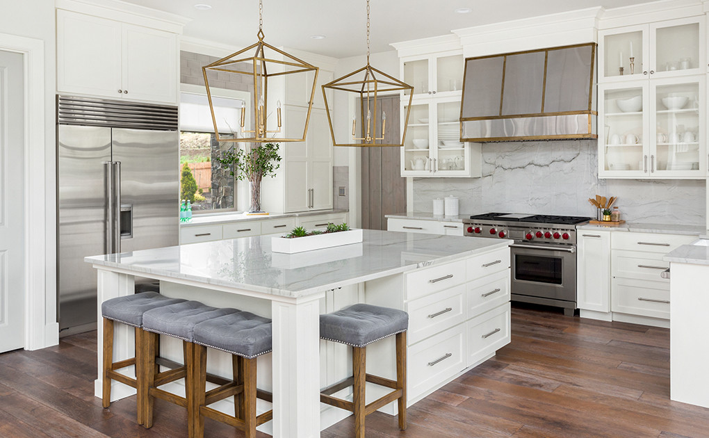 Modern kitchen in white and marble